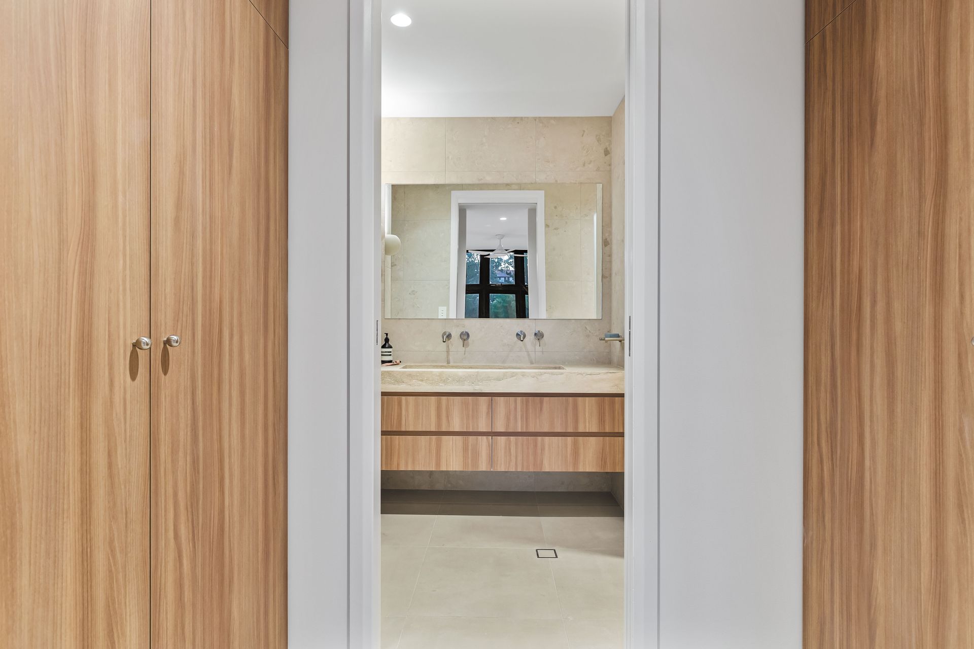 Walk-through wardrobe to en-suite bathroom