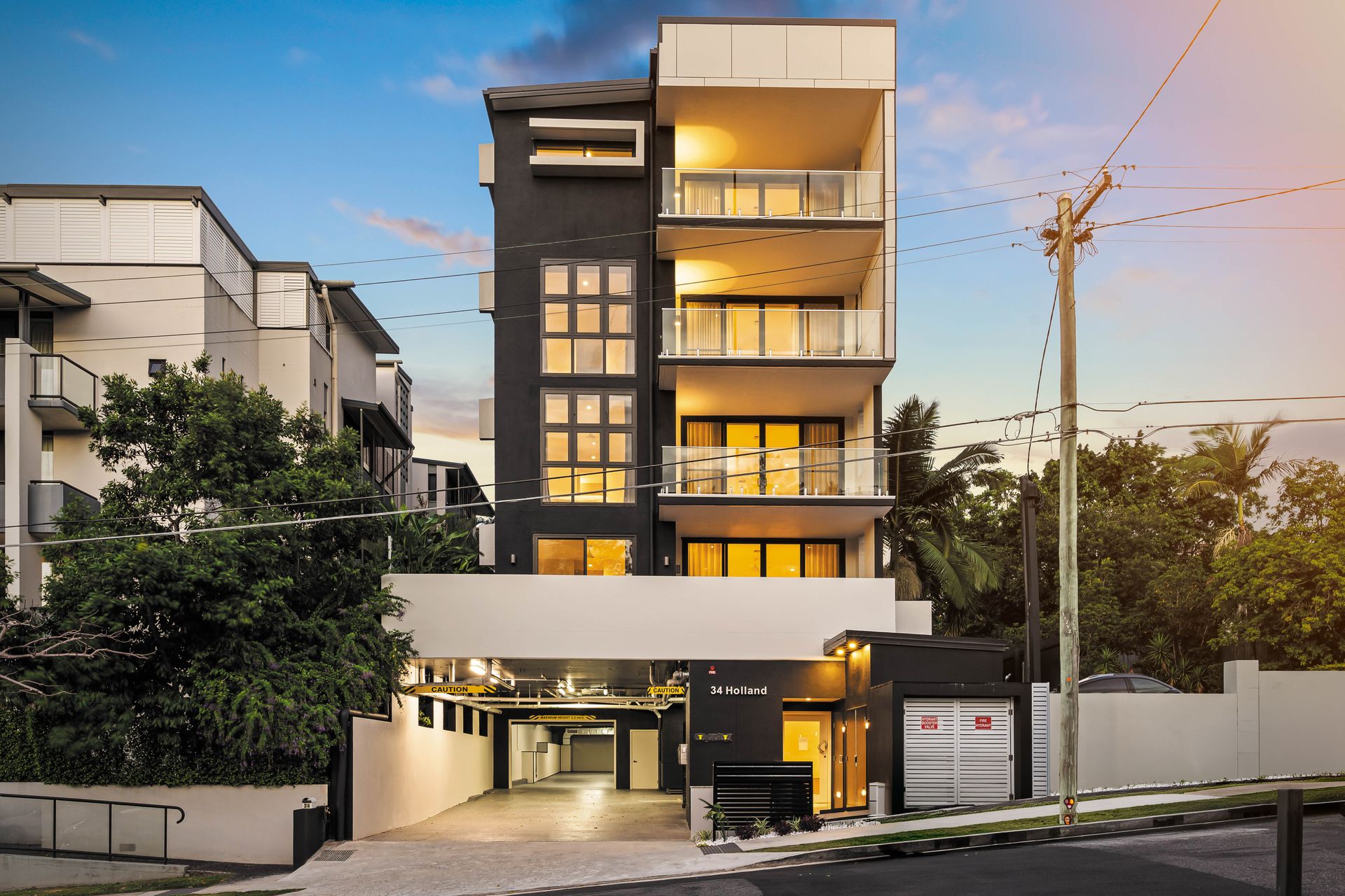 34 Holland Street - street view at dusk